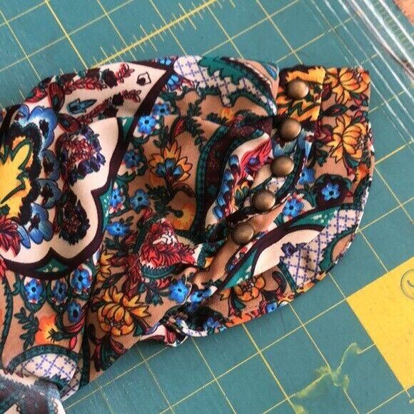 Nostalgia Bohemian Floral Blouse Large V-Neck Studs Short Sleeves Pull Over - Picture 7 of 9